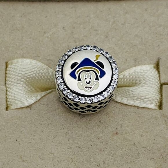 🔥🔥Pandora Disney Mickey Graduation Class of 2021 Charm S925 Sterling Silver - Picture 1 of 6